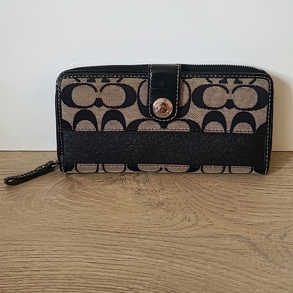 Coach Handbags - COACH  Beautiful Coach Signature Zippy compact wallet Signature